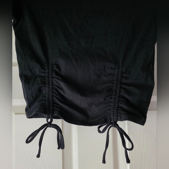 Black Ruched Drawstring Crop Top - Picture 3 of 5